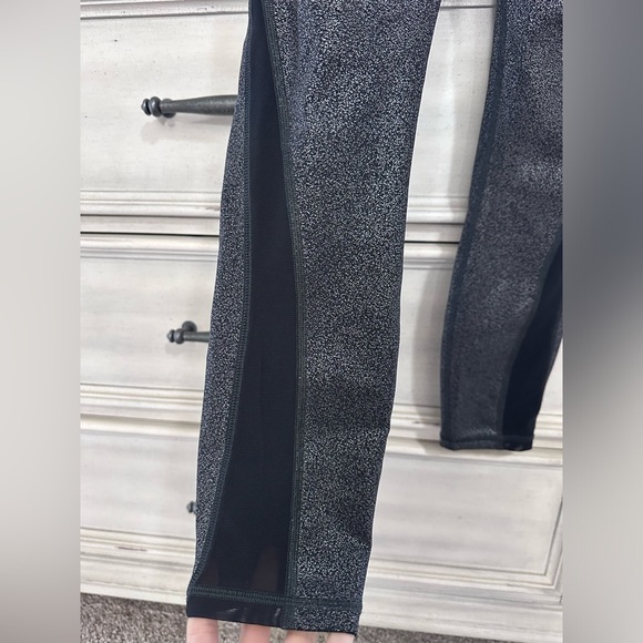 Lululemon Train Times 7/8 Pant *25"
Luminosity Foil Print Black Silver / Black - Picture 6 of 12
